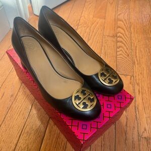 Like new, worn only a few times. Tory Burch block heels